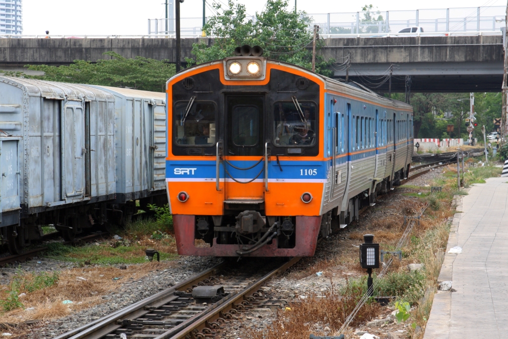 THN 1105 wird am 28.April 2023 in der Thon Buri Station bereitgestellt.