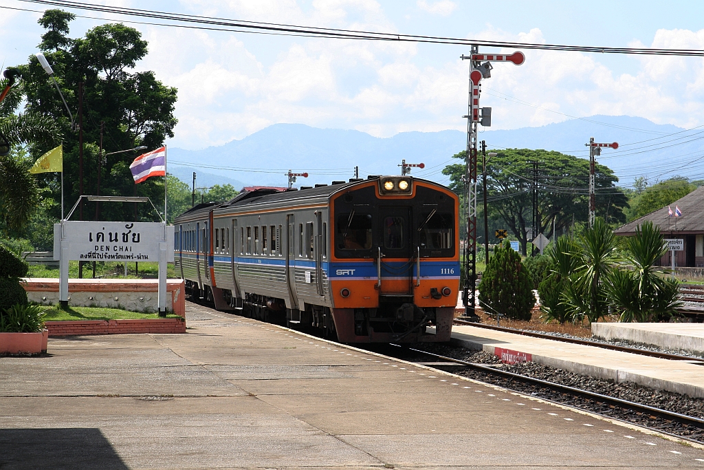 THN 1116 als erstes Fahrzeug des ORD 407 (Nakhon Sawan - Chiang Mai) am 20.Mai 2018 bei der Einfahrt in die Den Chai Station.