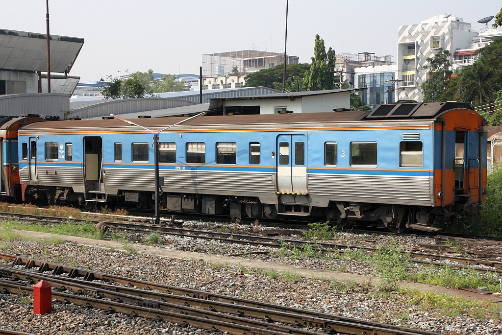 THN 1135 (1A' 2', dh, Nippon Sharyo, Bj.1983) am 10.Dezember 2023 im Depot Hua Lamphong. 