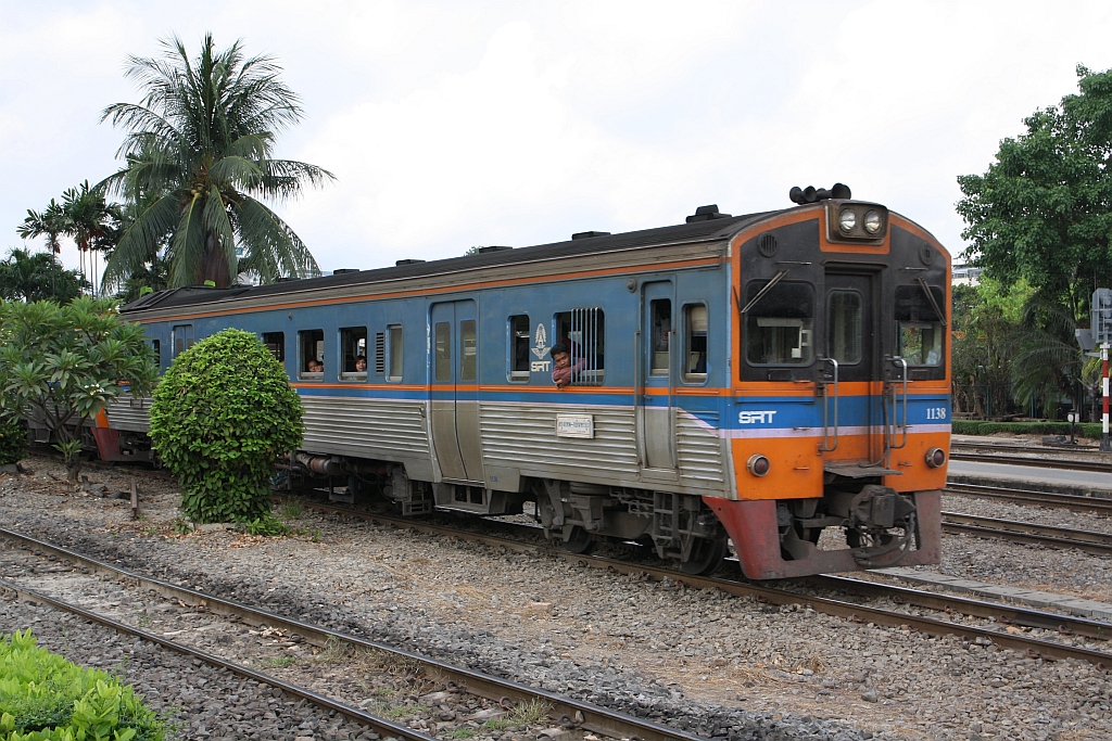 THN 1138 verlässt am 26.März 2017 den Bf. Hua Lamphong.