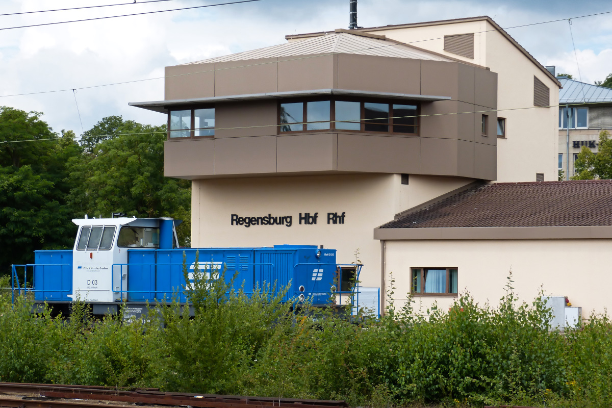 Thomas die kleine blaue Lokomotive findet sich nicht zurecht im Dschungel von Regensburg und muss deshalb nochmal das Stellwerk fragen wo seine Wagen stehen. Regensburg 17.07.2016