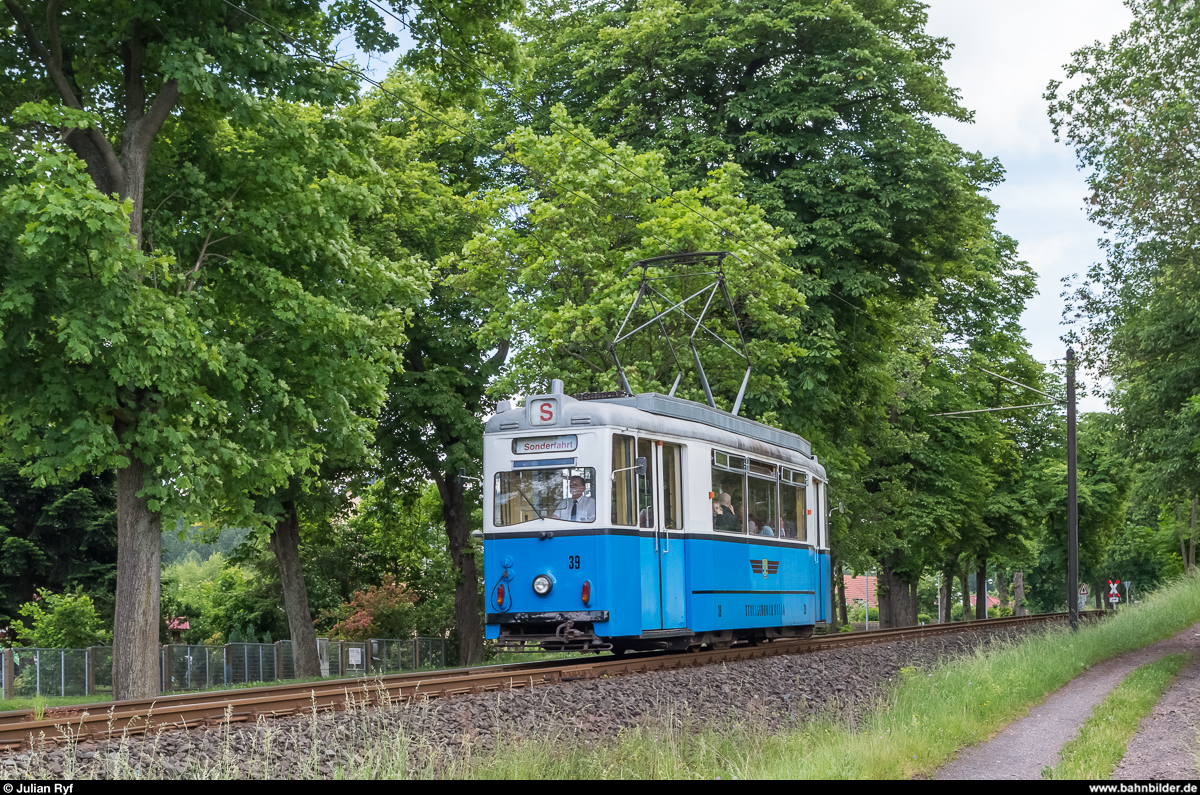 Thüringerwaldbahn und Strassenbahn Gotha: Der historische Triebwagen 39 erreicht am 4. Juni 2017 die Endstation der Thüringerwaldbahn in Tabarz.