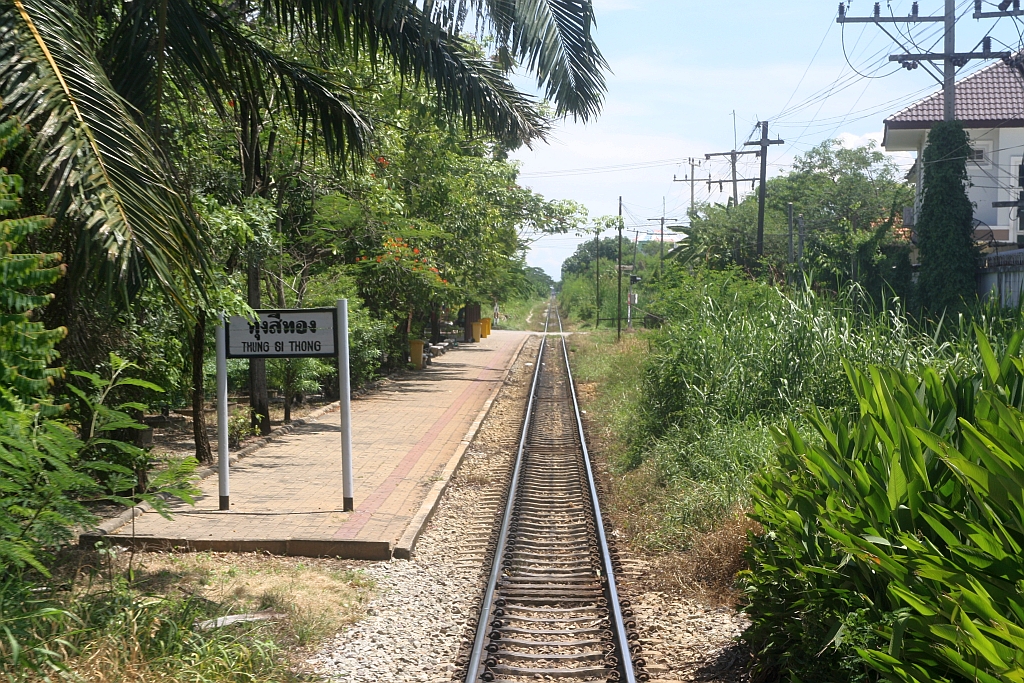 Thung Si Thong Station am 04.Juni 2018, aufgenommen vom letzten Wagen des ORD 4324 (Mahachai - Wongwian Yai).