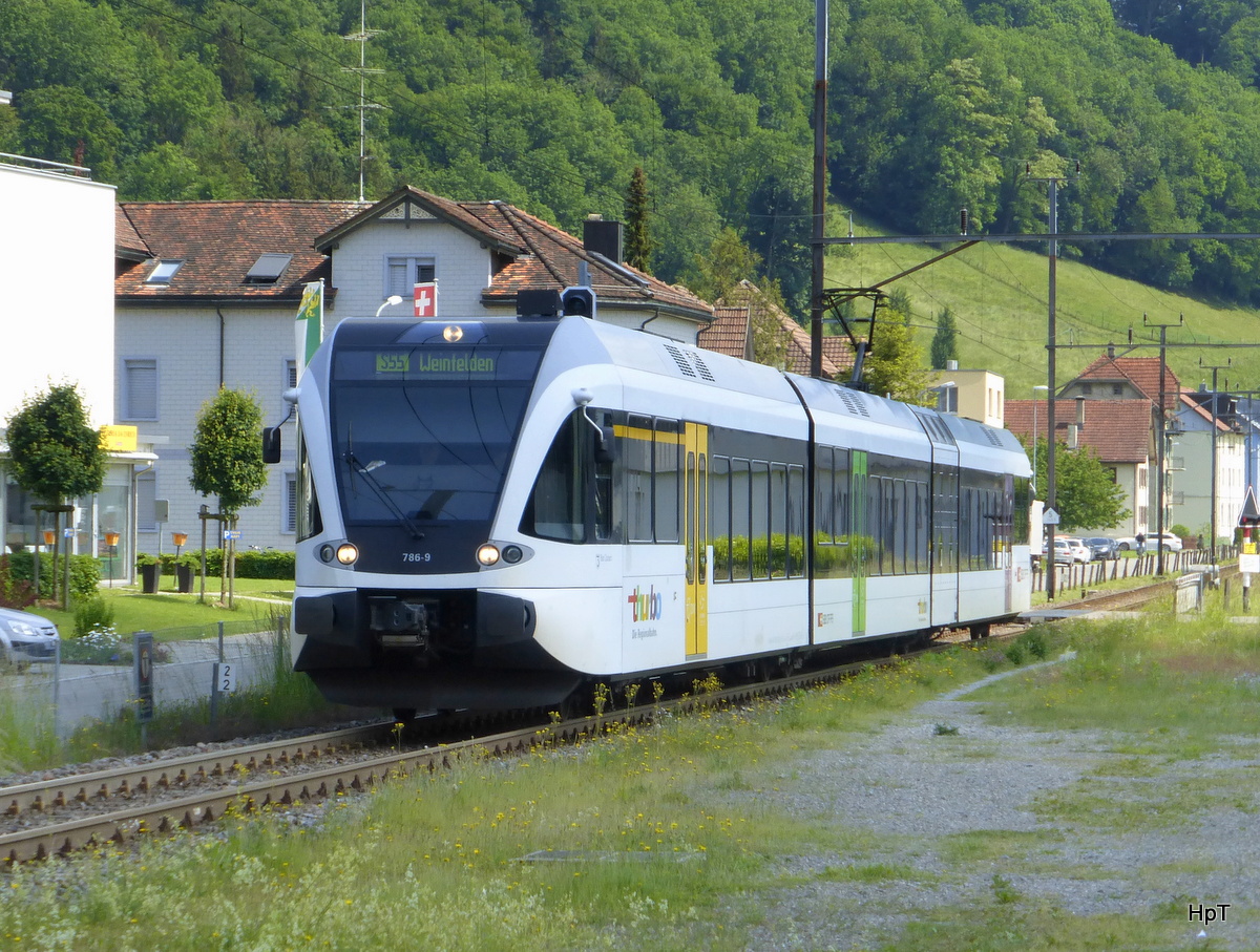 Thurbo / SBB - Triebzug RABe 526 786-9 bei der einfahrt in der Haltestelle Kradolf am 27.05.2015
