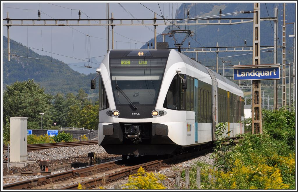 Thurbo 762-0 als S12 24241 aus Sargans fährt in Landquart ein. (01.09.2015)