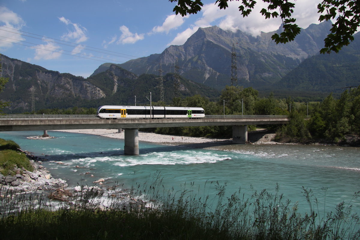 Thurbo Pendel S12 Chur-Sargans-Chur auf der Rheinbrücke bei Bad Ragaz.31.05.20