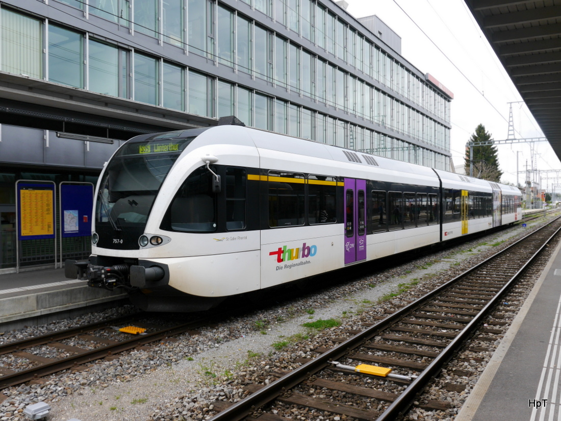 Thurbo - Triebwagen RABe 2/8  526 757-0 im Bahnhof Will am 25.04.2015