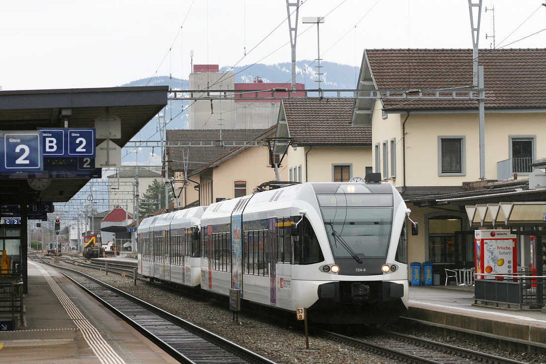 Thurbo-Triebzüge 724 und 783 am 21. März 2010 im Bahnhof St. Margrethen.