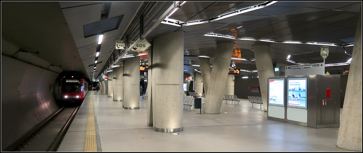 Tief unter der Kölner Severinstraße -

... prägen schräge und gerade Betonstützen den Bahnsteigbereich der U-Bahnstation. Geplant wurde die Station von Kister Scheithauer Gross Architekten und Stadtplaner aus Köln. Ich finde die Station sehr gelungen.

16.10.2019 (M)