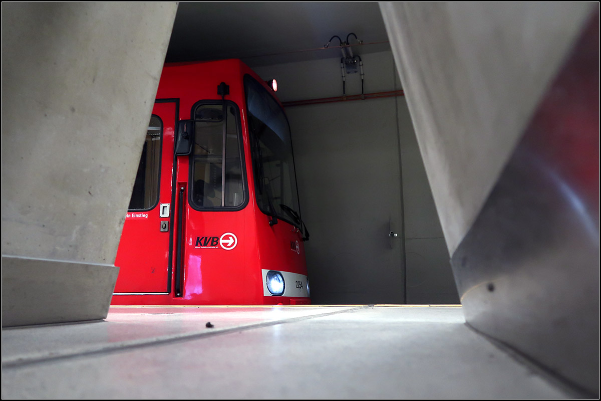 Tief unter der Severinstraße in Köln -

Durchblick zum Stadtbahnzug im U-Bahnhof Severinstraße der Kölner Nord-Süd-Stadtbahn.

16.10.2019 (M)