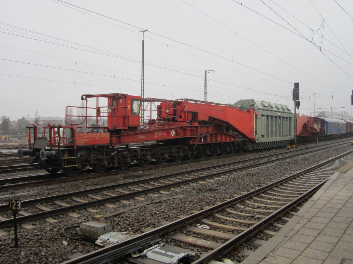 Tiefladewagen mit 24 Radsätzen und Sondereinrichtungen Wagennummer: 86 80 996 4 900-6. /Januar2014