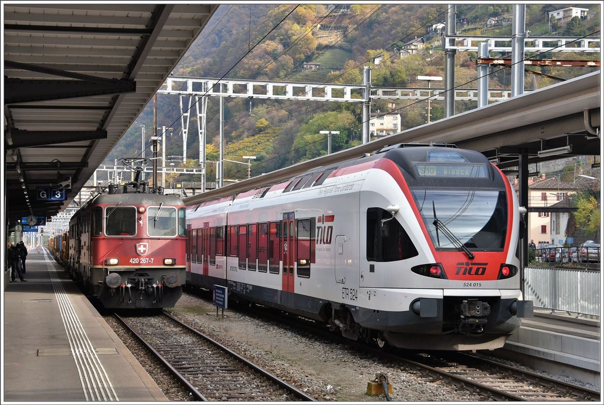 TILO 524 015  nach Biasca und Re 10/10 mit führender 420 267-7 in Bellinzona. (14.11.2016)