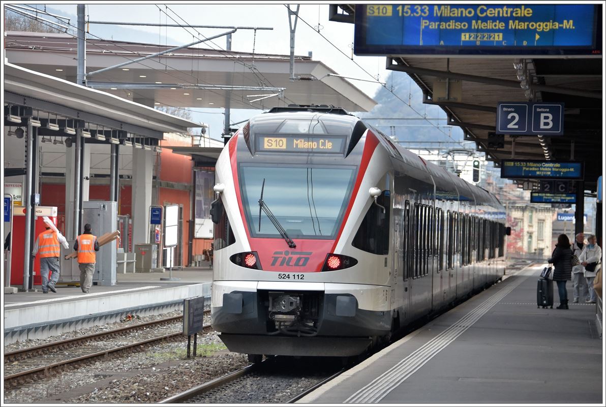 TILO 524 112 fährt als S10 bis Milano Centrale, Lugano. (14.11.2016)