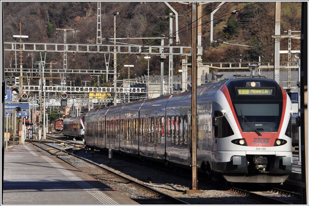 TILO Flirt 524 104 nach Milano Centrale fährt in Bellinzona ein. (13.01.2016)