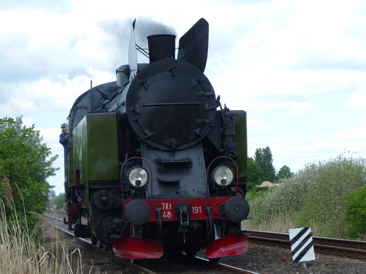 Tkt48 191 rauscht vorbei: Dampflokparade Wolsztyn, 3.5.2014