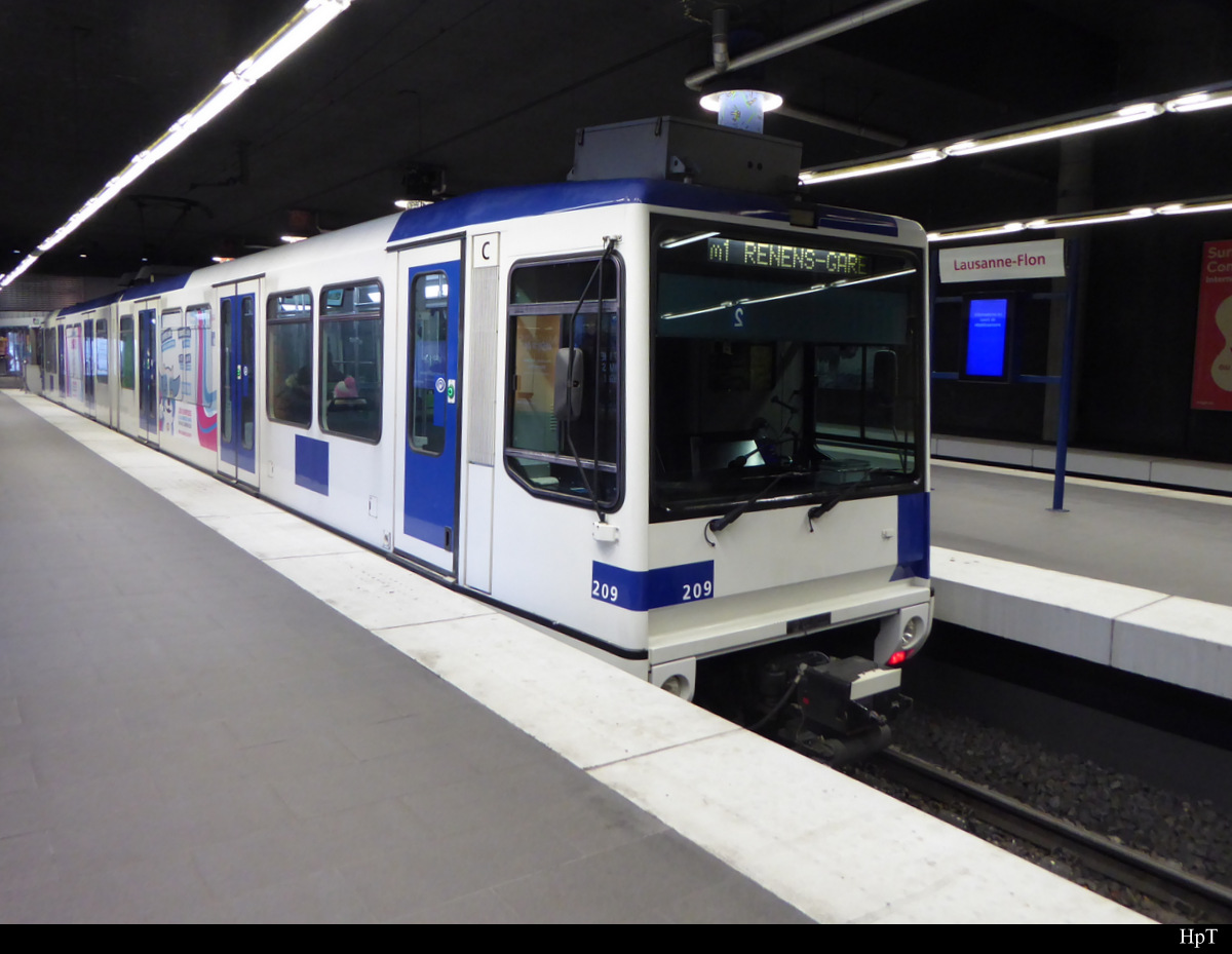 TL Lausanne - Triebzug Be 4/6 588 209-3 im Stadt Bahnhof Lausanne-Flon am 26.01.2020
