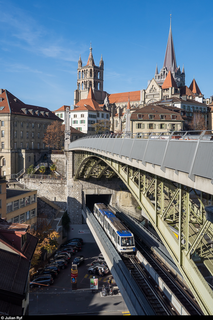 TL Métro Lausanne M2 Be 8/8 250 auf der Pont Saint-Martin bei der Haltestelle Bessières am 14. November 2020.