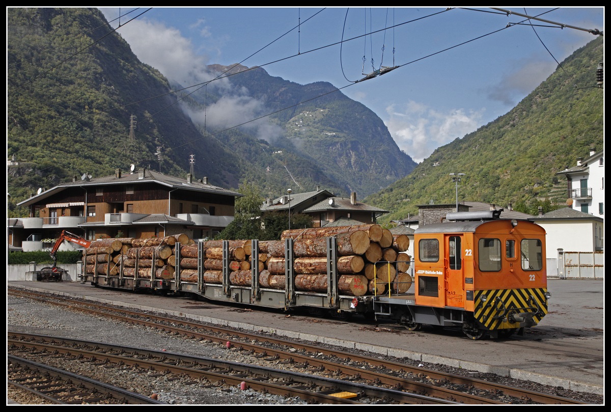 Tm 2/2 22 beim Holzverladeverschub in Tirano am 2.10.2019.