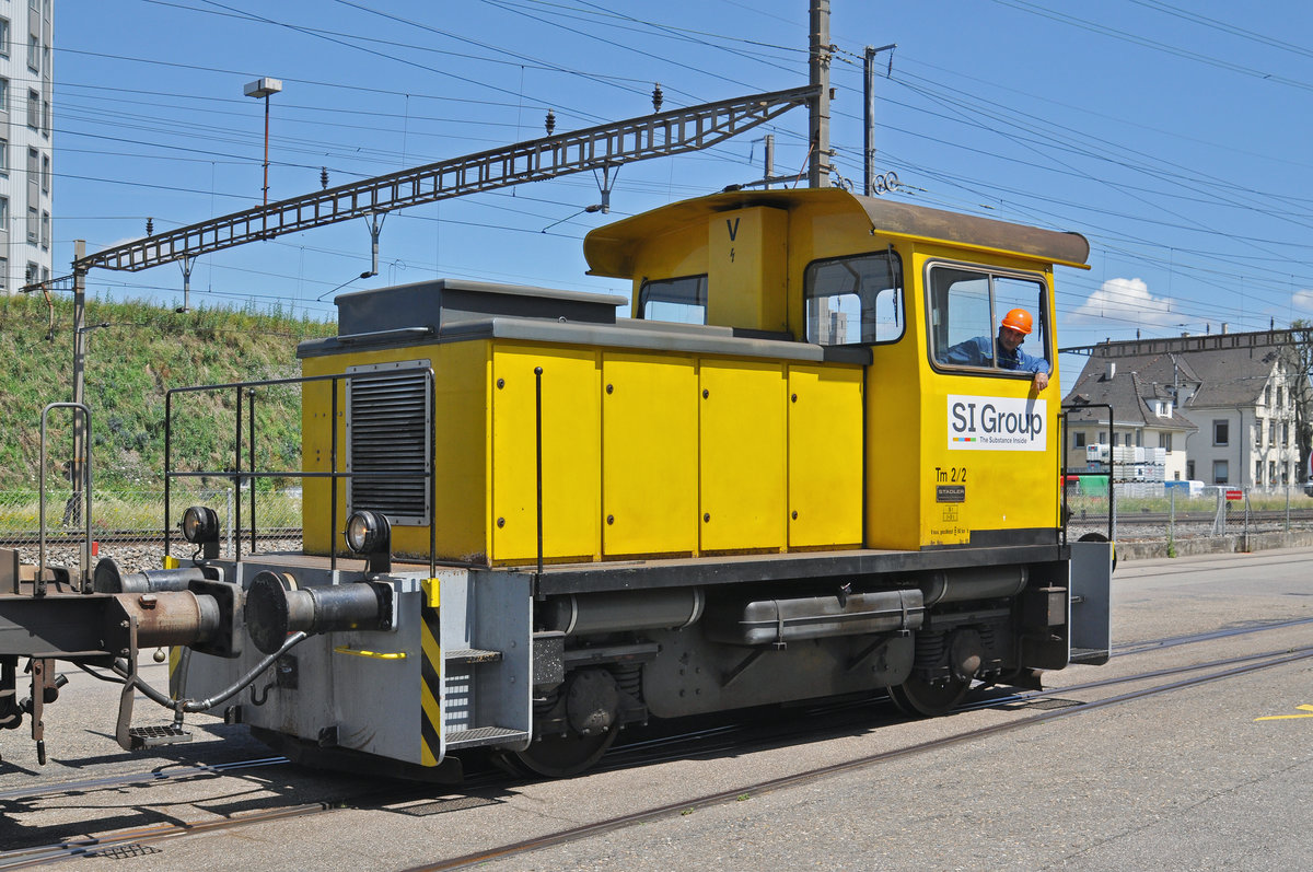 Tm 2/2 der SI Group, rangiert beim Bahnhof Pratteln. Die Aufnahme stammt vom 04.07.2016.