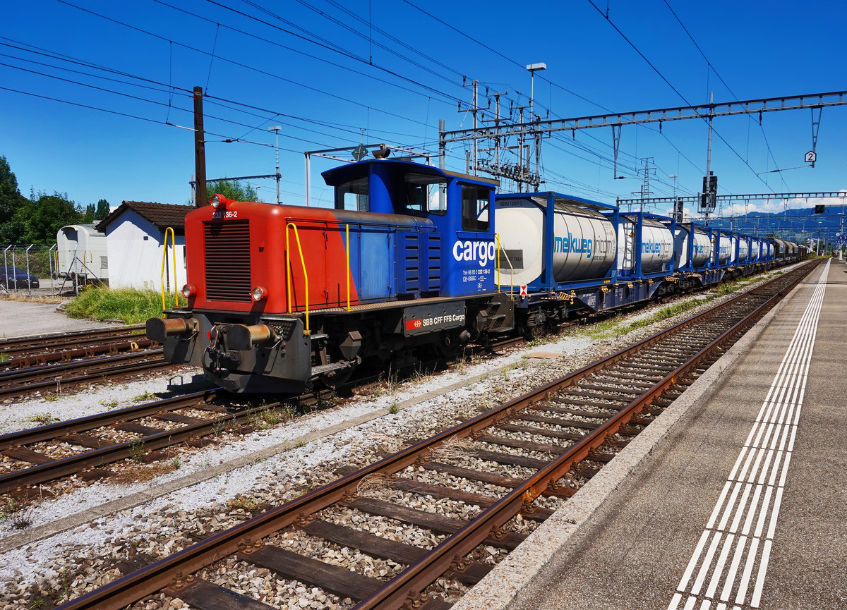 Tm 232 136-2 von SBB Cargo steht mit einem Güterzug im Bahnhof St. Margrethen.
Aufgenommen am 18.3.2016.