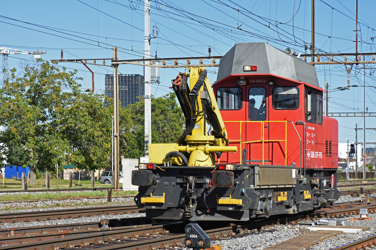 Tm 234 002-4 durchfährt den Bahnhof Pratteln. Die Aufnahme stammt vom 12.09.2019.