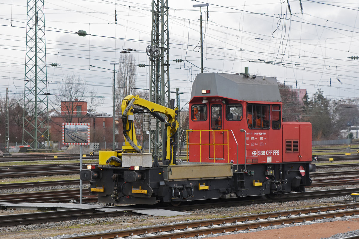 Tm 234 057-8 durchfährt den badischen Bahnhof. Die Aufnahme stammt vom 10.01.2019.