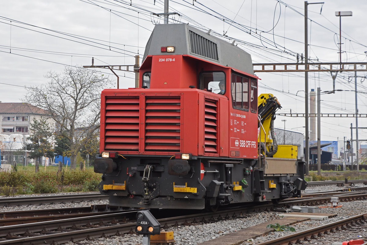Tm 234 078-4 durchfährt den Bahnhof Pratteln. Die Aufnahme stammt vom 13.11.2020.