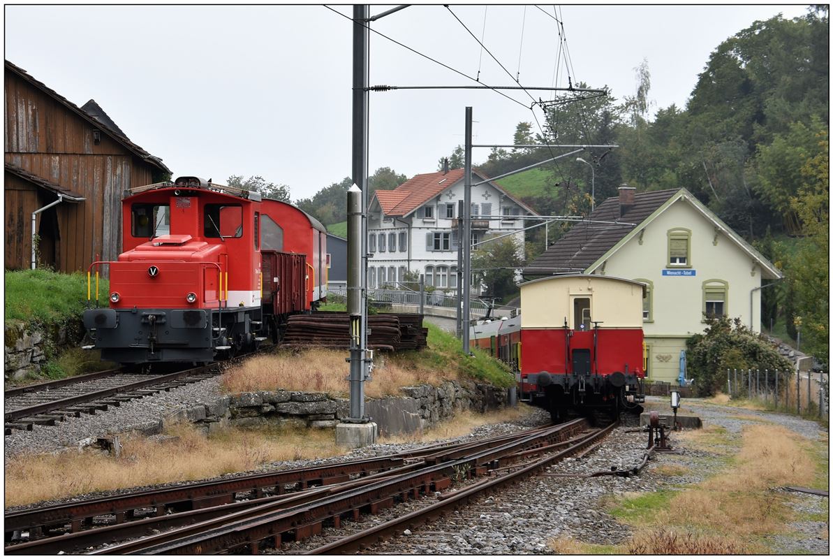 Tmh 2/2 20 und Regionalzug mit Sommerwagen nach Rorschach Hafen in Wienacht-Tobel. (09.10.2018)