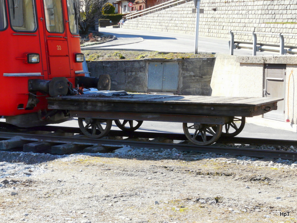 TMR / MO - Baudienst Rollwagen X ... im Bahnhofsareal in Orsiéres am 09.03.2014
