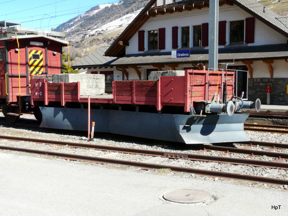TMR / MO - Dienstwagen X 3 im Bahnhofsareal in Orsiéres am 09.03.2014