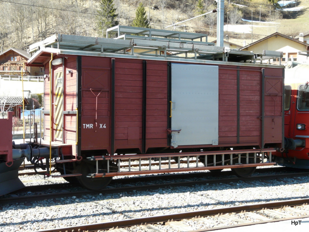 TMR / MO - Dienstwagen X 4 im Bahnhofsareal in Orsiéres am 09.03.2014