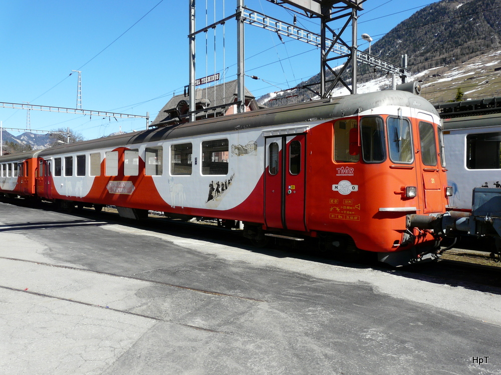 TMR / MO - Steuerwagen Bt 50 37 20-33 031-4 abgestellt im Bahnhofsareal in Orsiéres am 09.03.2014