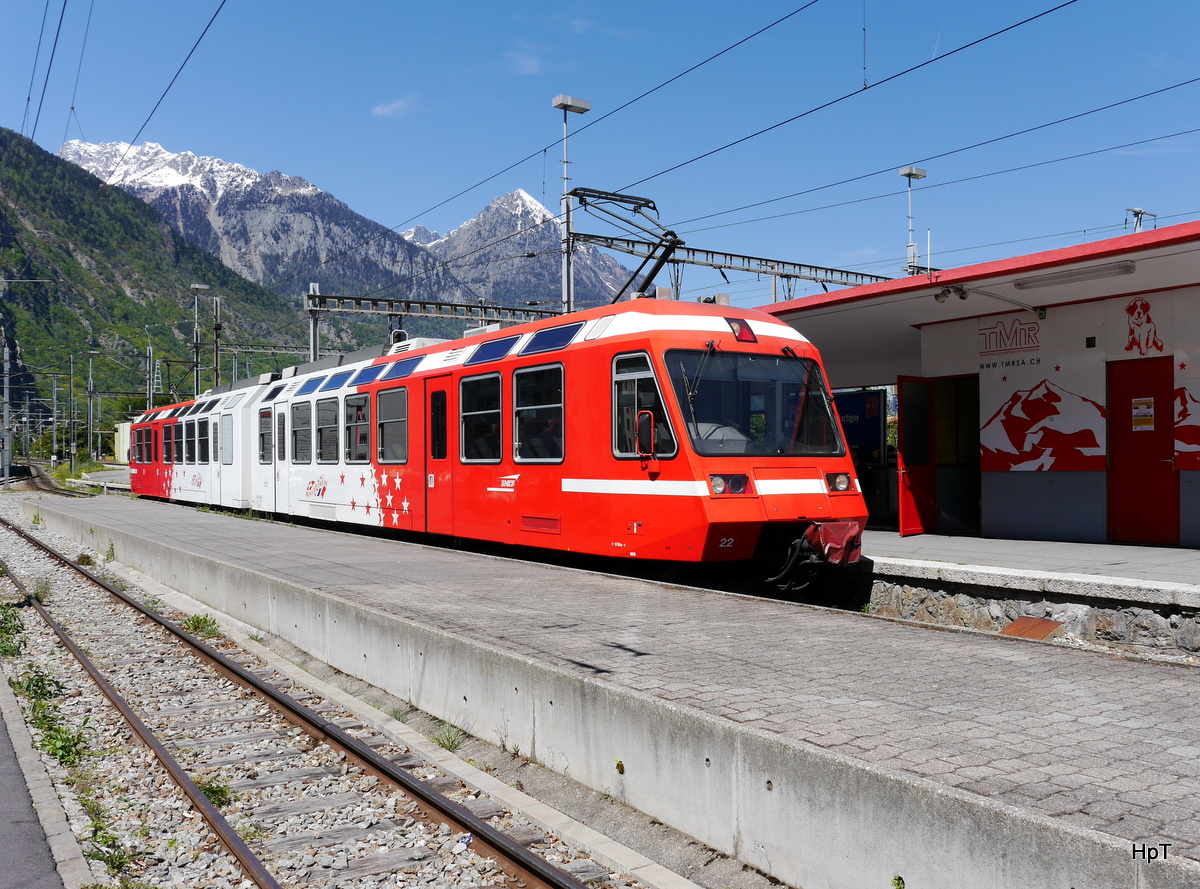 TMR / SNCF - Triebwagen BDeh 4/8  22 im Bahnhof von Martigny am 05.05.2017