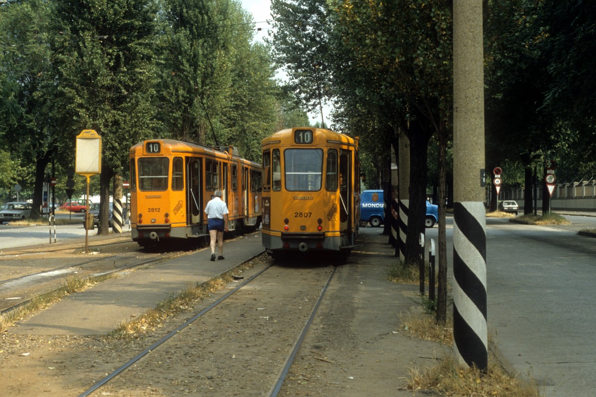 Torino / Turin ATM SL 10 (GTw 2812 / 2807) Corso Enrico Tazzoli / FIAT-Werke im August 1984.