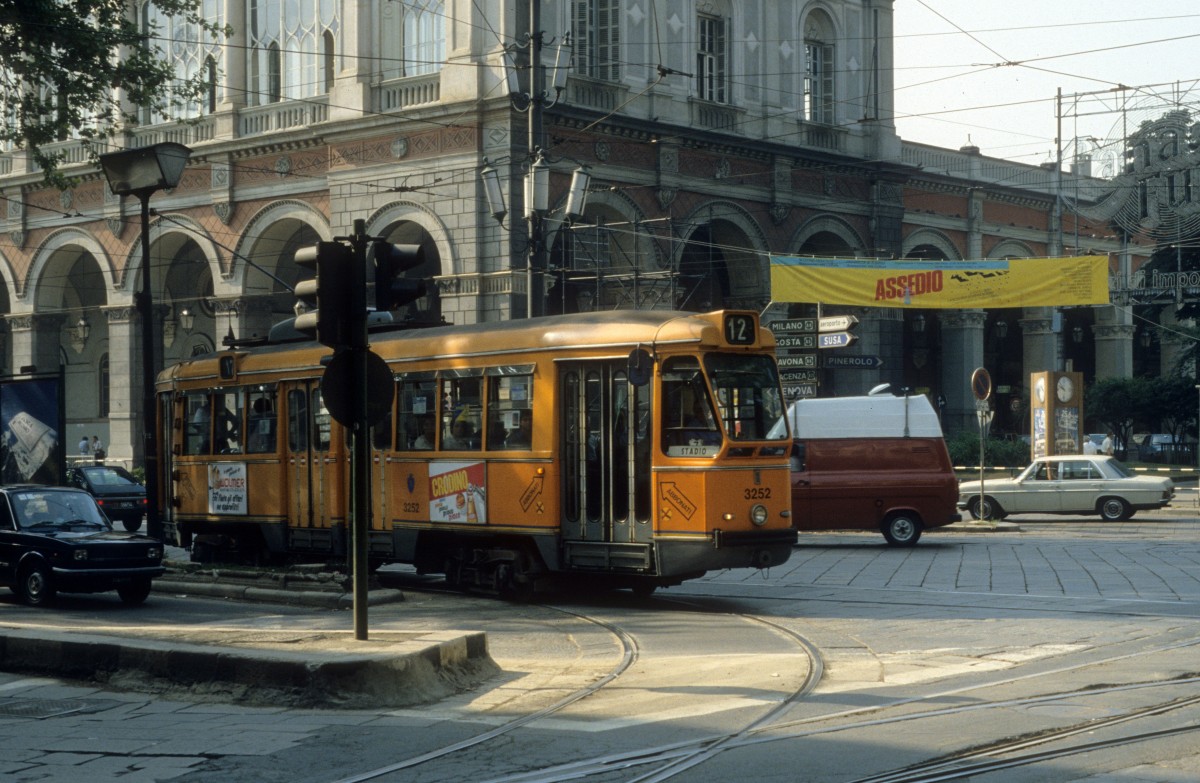 Torino / Turin ATM SL 12 (Tw 3252) Corso Vittorio Emanuele II im August 1984.