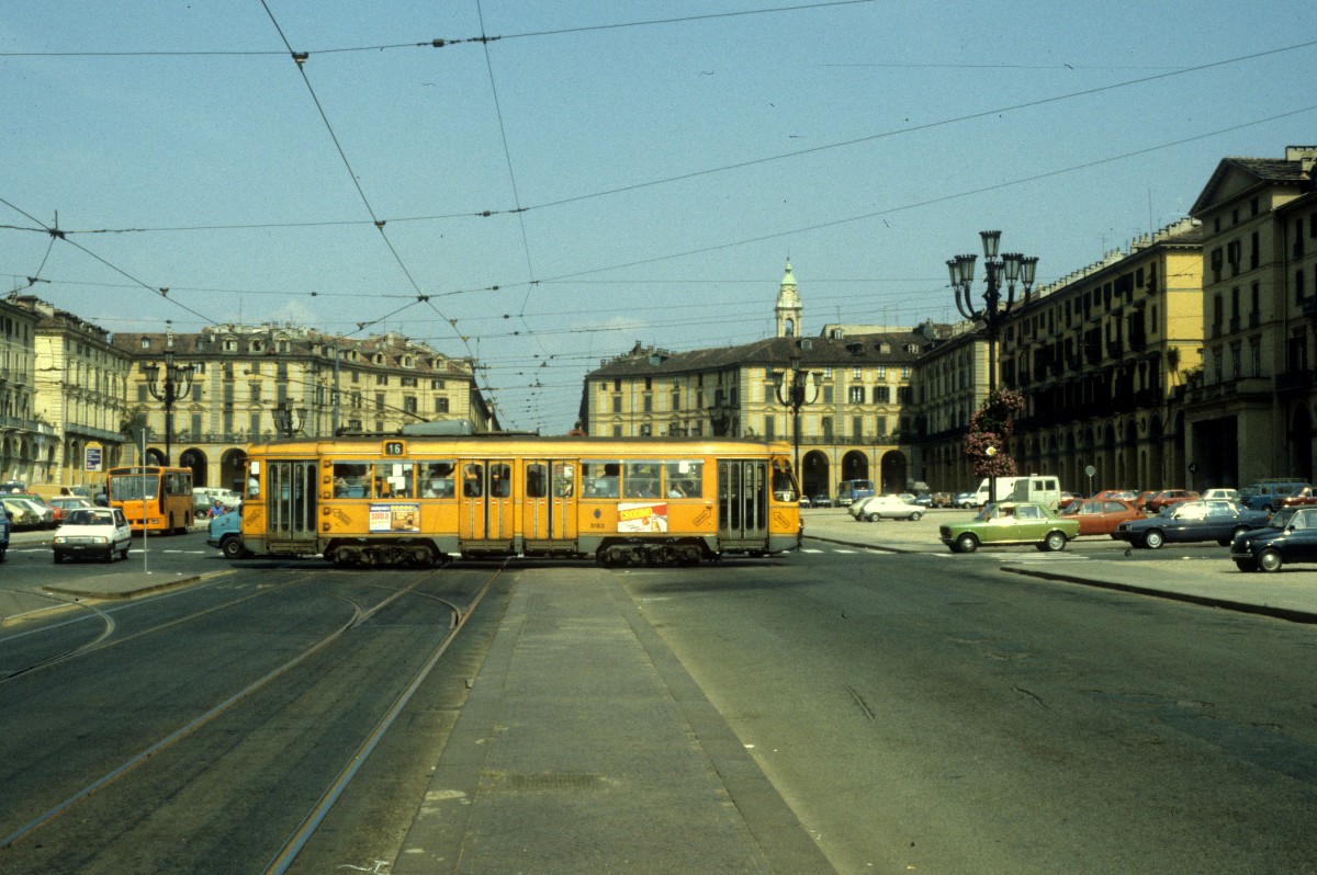 Torino / Turin ATM SL 16 (Tw 3183) Piazza Vittorio Veneto im August 1984.