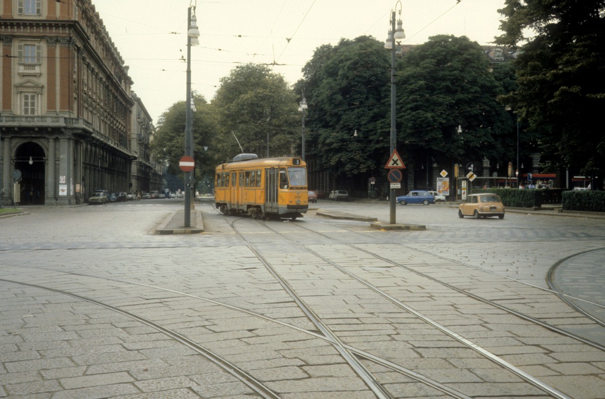Torino / Turin ATM SL 3 (Tw 3157) Piazza Statuto am 5. Juli 1981.