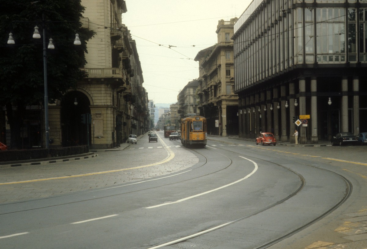Torino / Turin ATM SL 10 (Tw 3125) Via Cernaia am 5. Juli 1981.