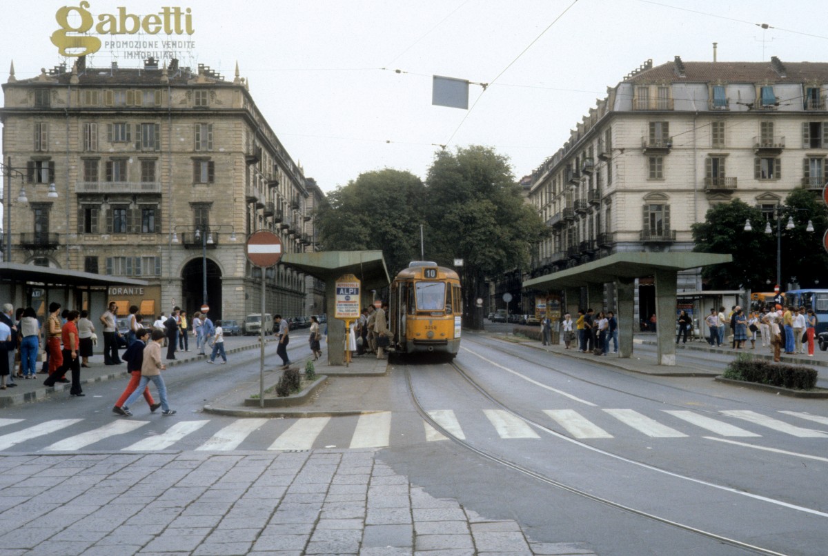 Torino / Turin ATM SL 10 (Tw 3258) Piazza XVIII Dicembre / Stazione Porta Susa am 5. Juli 1981.