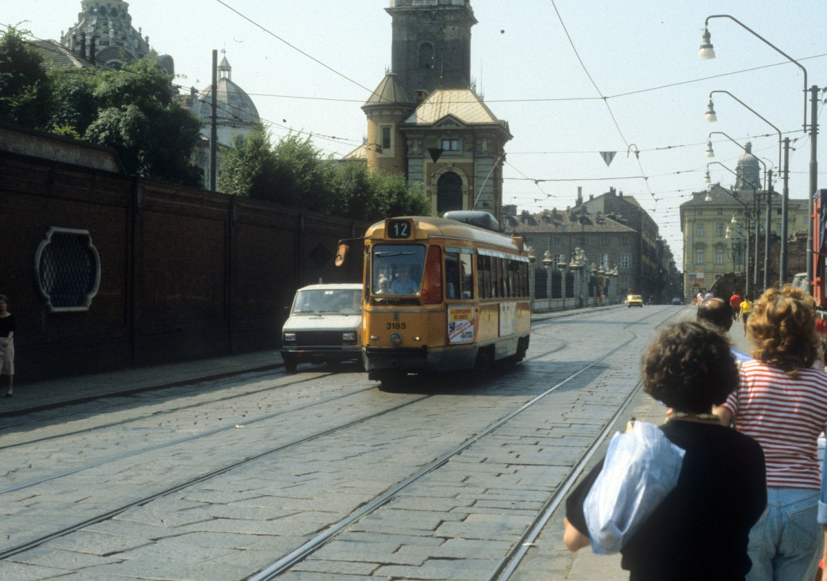 Torino / Turin ATM SL 12 (Tw 3185) Piazza Cesare Augusto im August 1984.