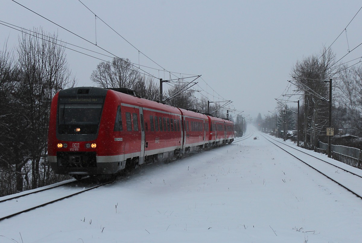 Totgesagte leben länger die zweite. Aufgrund von Fahrzeugmangel an 143er fahren am 30.12.2014 fahren 612 611 und 612 604 als RB 17216 (Dresden Hbf - Zwickau (Sachs) HBf) in den Haltepunkt Zwickau-Pölbitz ein.  