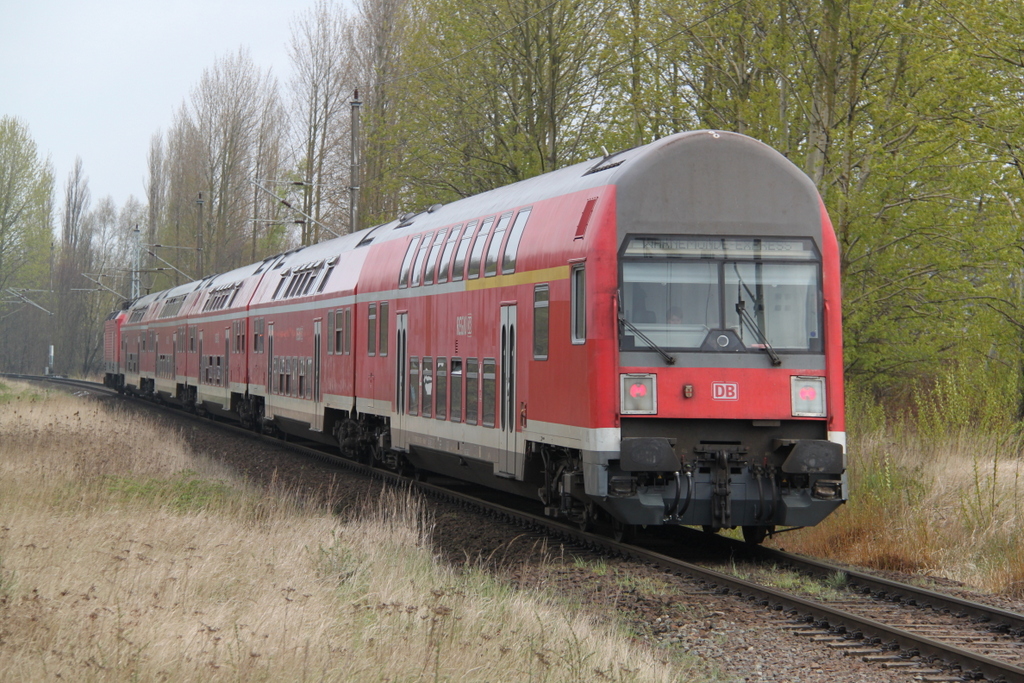 Totgesagte leben länger:D-DB 50 80 36-33 063-9 DABbuzfa 760 als RE 18490 von Berlin Hbf nach Warnemünde bei der Durchfahrt in Rostock-Lichtenhagen.15.04.2017