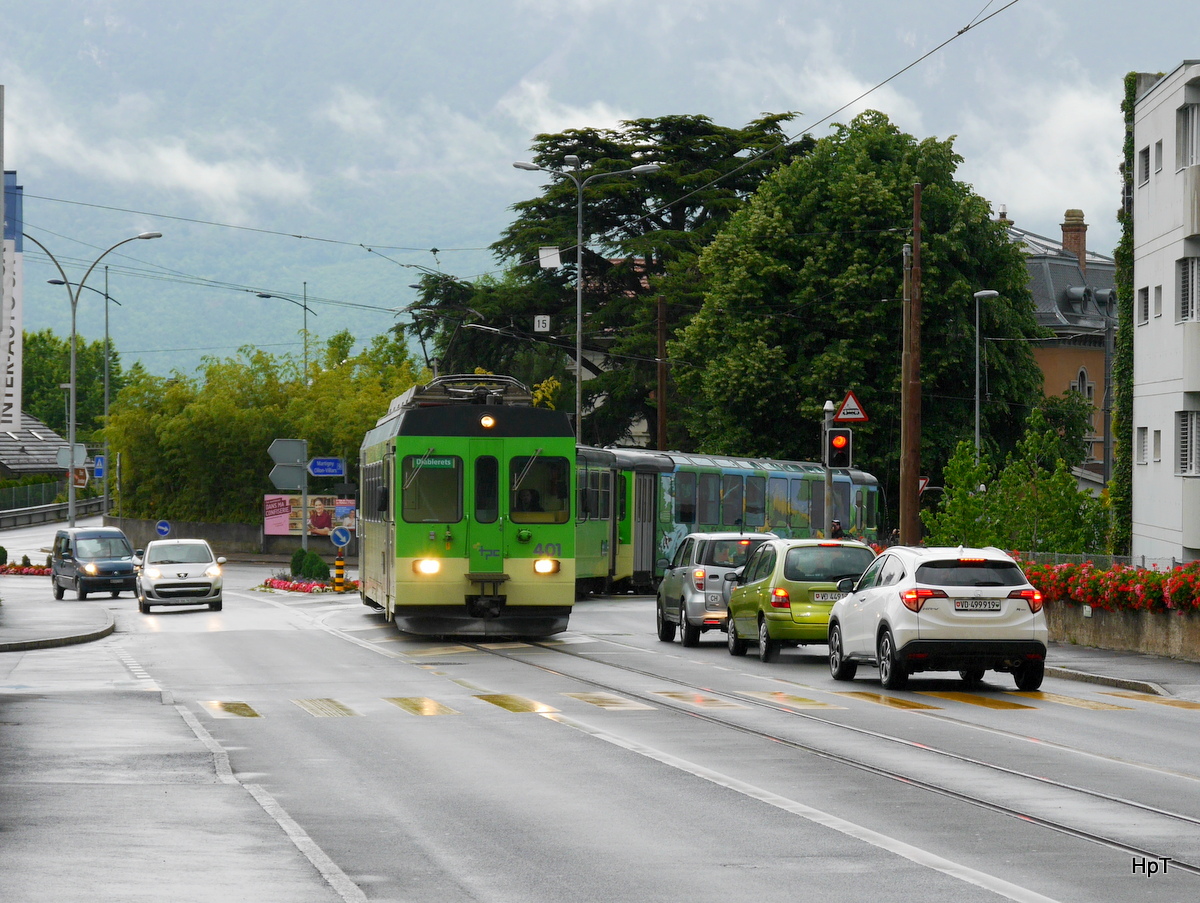 tpc / ASD - BDe 4/4 401 mit Extrazug unterwegs in den Strassen von Aigle am 19.06.2016