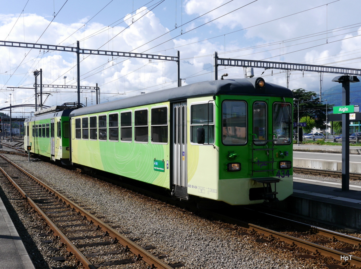 tpc / ASD - Einfahrender Regio von Les Diablerets im Bahnhof Aigle an der Spitze der Steuerwagen Bt 434 am 01.08.2016