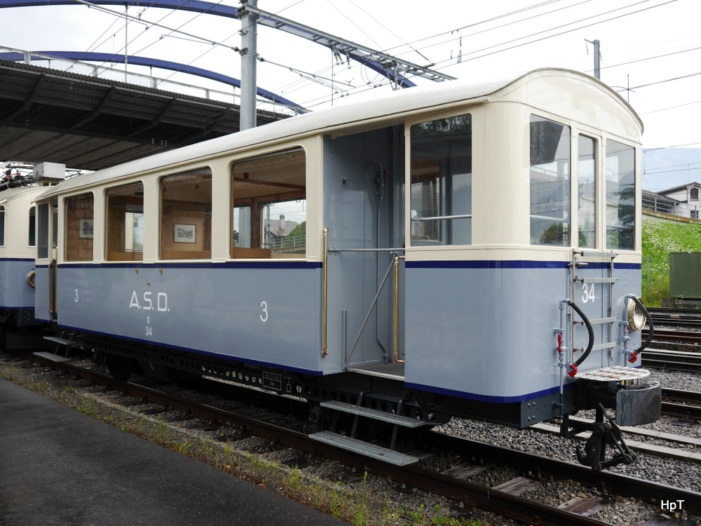 tpc / ASD - Personenwagen C 34 abgestellt im Bahnhofsareal in Aigle am 20.07.2014