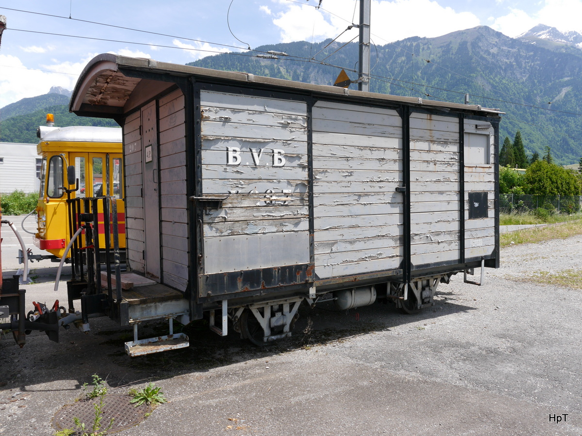 tpc / BVB - Güterwagen K 207 abstellt in Bex beim Bahnhof am 31.05.2015