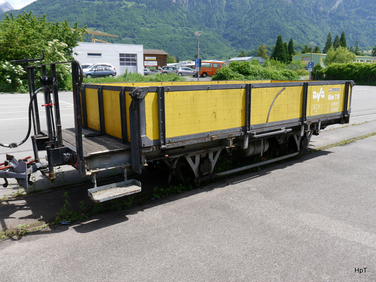 tpc / BVB - Güterwagen Kkm 719 abstellt in Bex beim Bahnhof am 31.05.2015