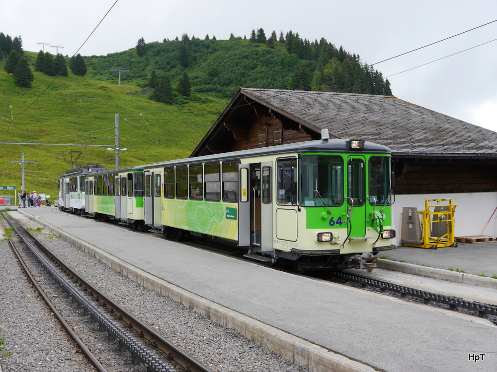 tpc / BVB - Personenzug nach Villars sur Ollon im Bergendbahnhof auf dem Col de Bretaye am 27.07.2014