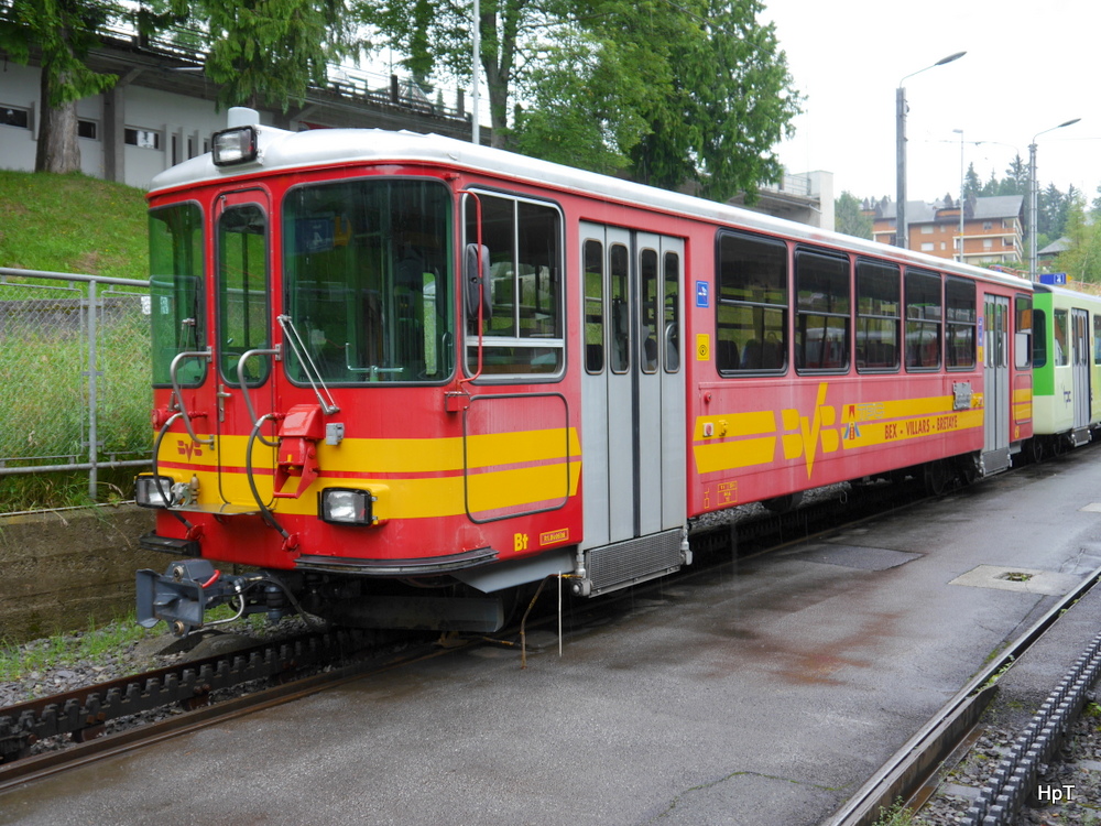 tpc / BVB - Steuerwagen  2 Kl. Bt 61 abgestellt im Bahnhofsareal in Villars-sur-Ollon am 20.07.2014