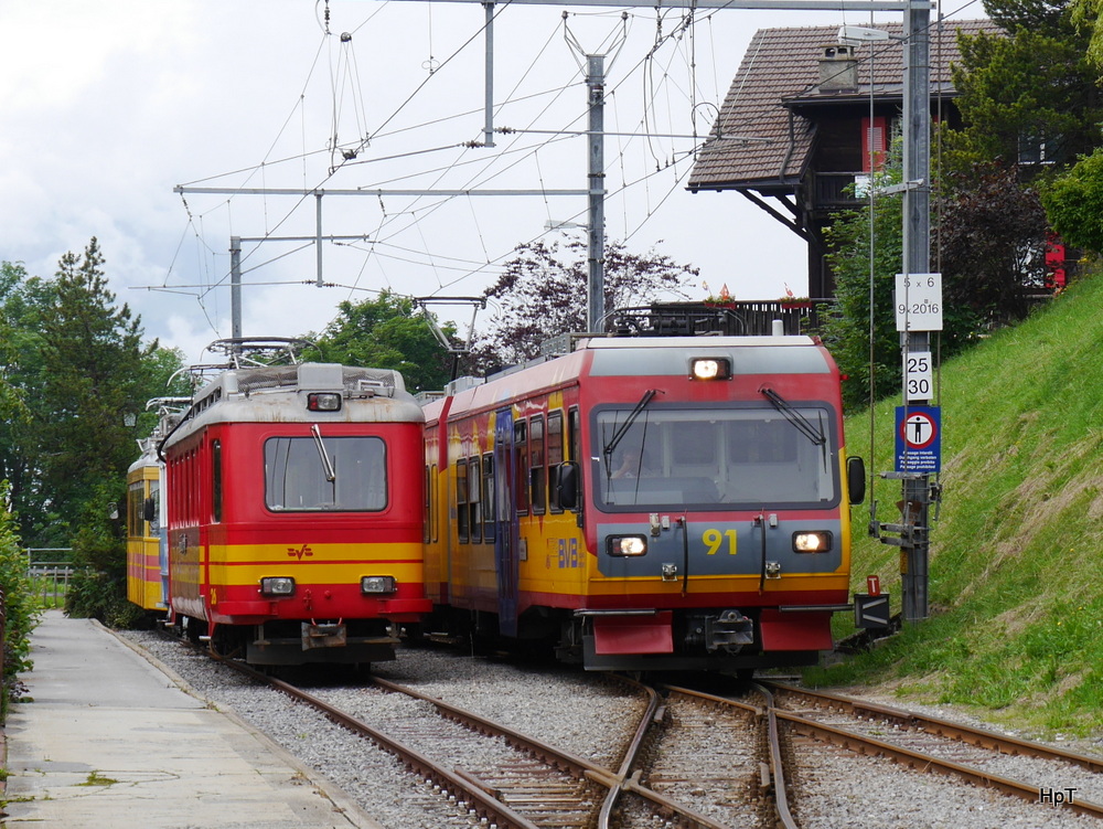 tpc / BVB - Triebwagen Beh 4/8 91 bei der einfahrt neben dem Dienstwagen Xeh 2/4 26 in Gryon am 27.07.2014